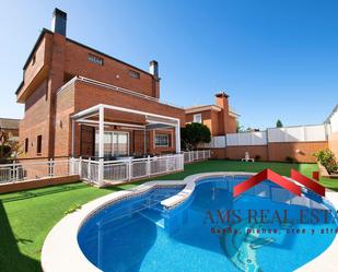 Piscina de Casa o xalet en venda en Viladecans amb Aire condicionat, Calefacció i Jardí privat