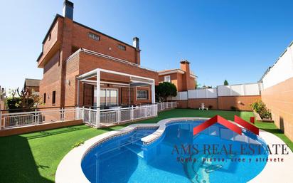 Swimming pool of House or chalet for sale in Viladecans  with Air Conditioner, Heating and Private garden