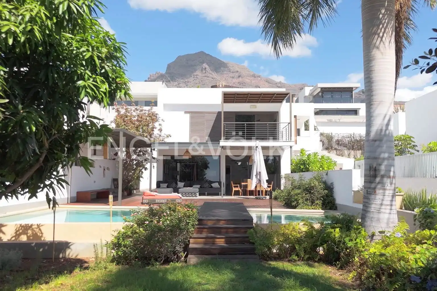 Vista exterior de Casa o xalet en venda en Adeje amb Terrassa i Piscina