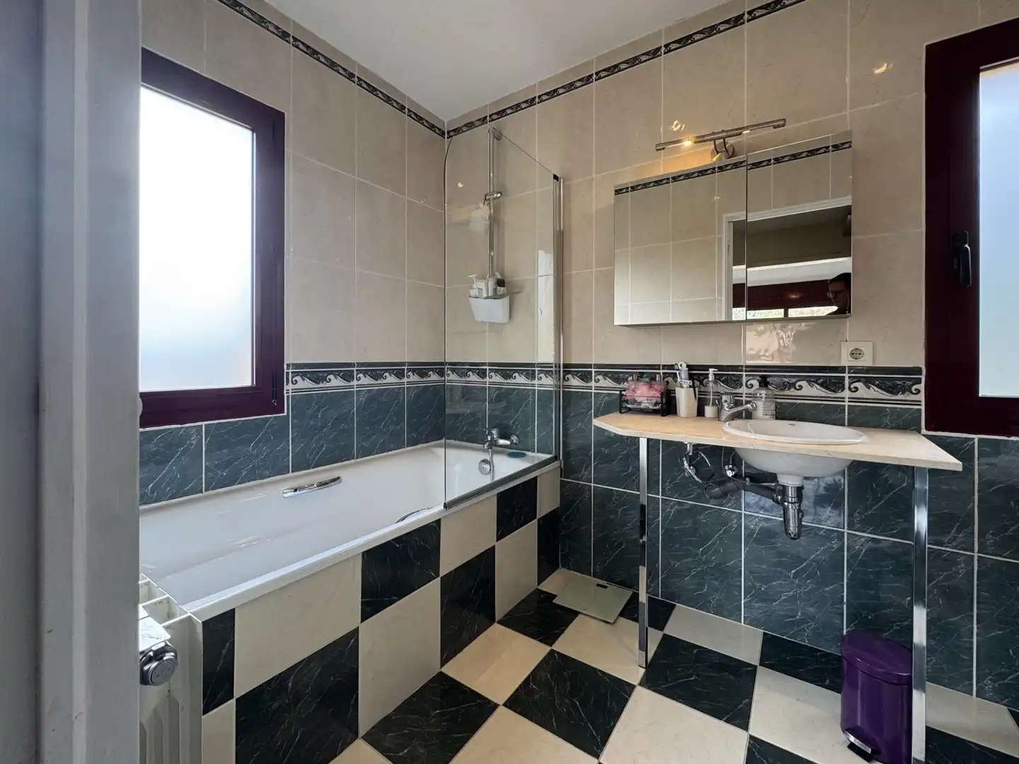Baño de Casa o chalet en venta en Sant Llorenç de la Muga con Calefacción, Jardín privado y Terraza