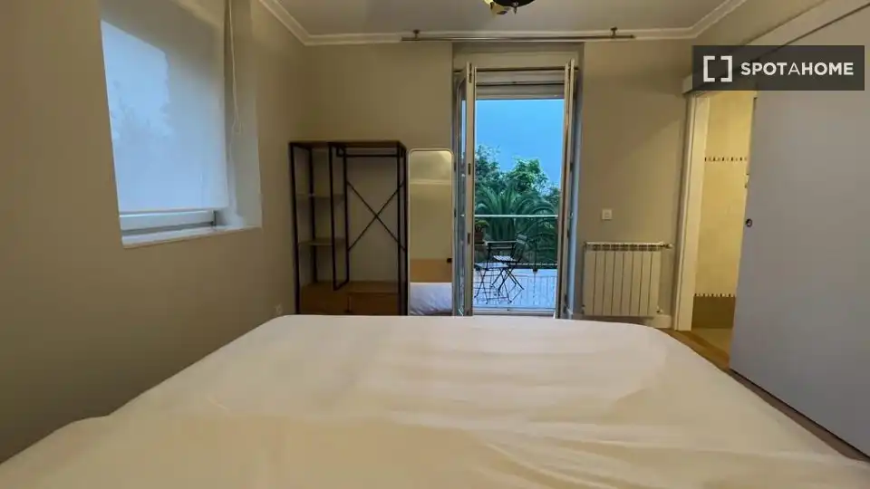 Bedroom of Flat for share in Donostia - San Sebastián   with Air Conditioner, Heating and Furnished