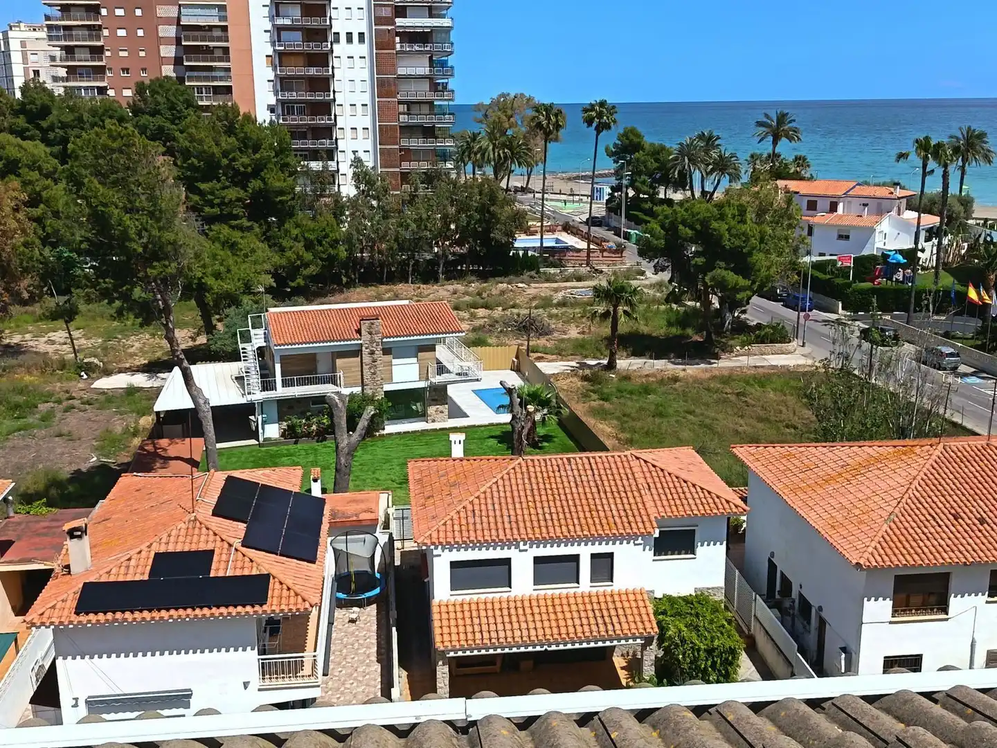 Vista exterior de Casa o xalet en venda en Benicasim / Benicàssim amb Aire condicionat, Jardí privat i Terrassa