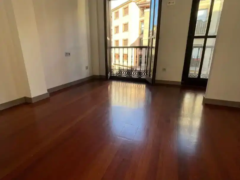 Außenansicht von Wohnung zur Miete in Oviedo 