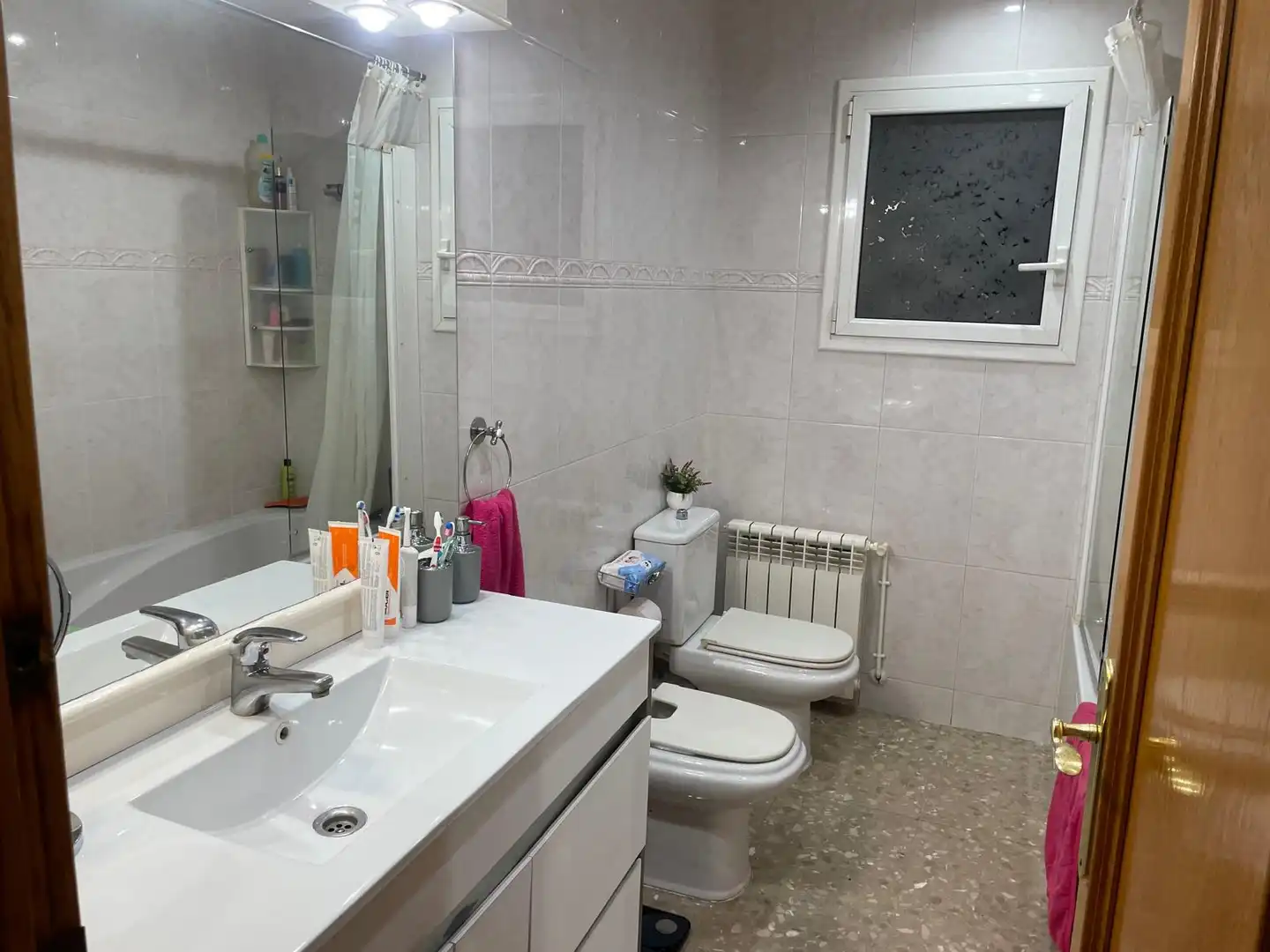 Badezimmer von Erdgeschoss zum Verkauf in Calella mit Klimaanlage, Heizung und Terrasse