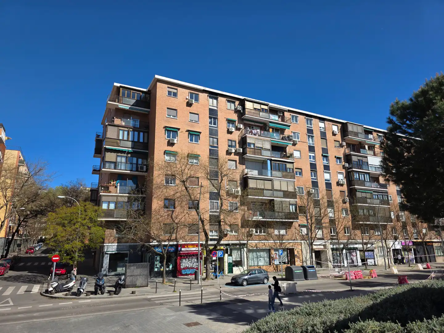Vista exterior de Pis en venda en Madrid amb Calefacció, Terrassa i Forn