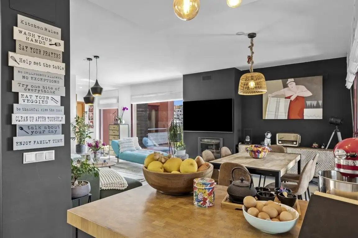 Sala de estar de Casa o chalet en venta en Benahavís con Aire acondicionado, Calefacción y Jardín privado