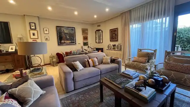 Sala de estar de Casa adosada en venta en Madrid con Aire acondicionado, Calefacción y Jardín privado