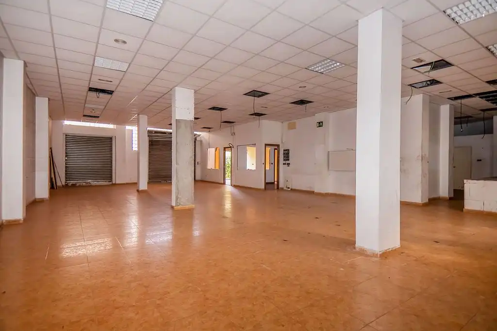 Commercial properties for sale in Calle Gallego, Puente Tocinos
