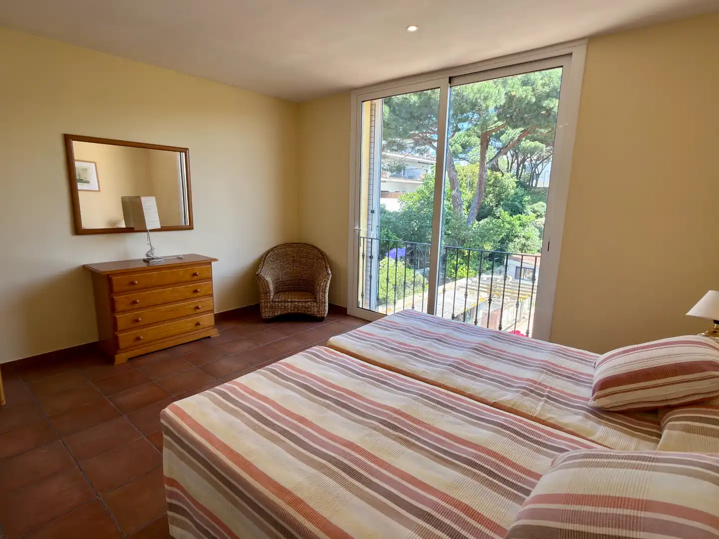 Schlafzimmer von Maisonette zum Verkauf in Palafrugell mit Klimaanlage, Terrasse und Balkon