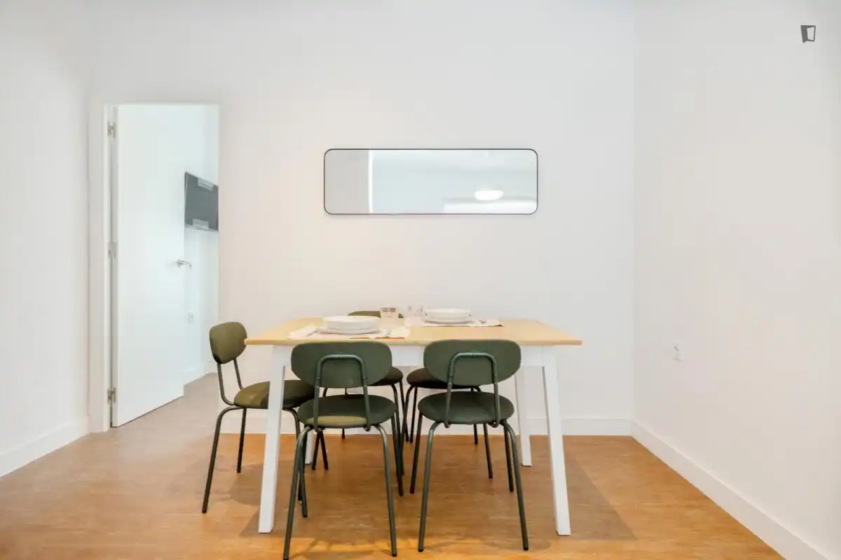 Menjador de Apartament per a compartir en Jerez de la Frontera amb Moblat, Rentadora i Microones