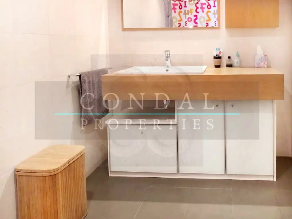 Bany de Pis en venda en Barcelona amb Terrassa