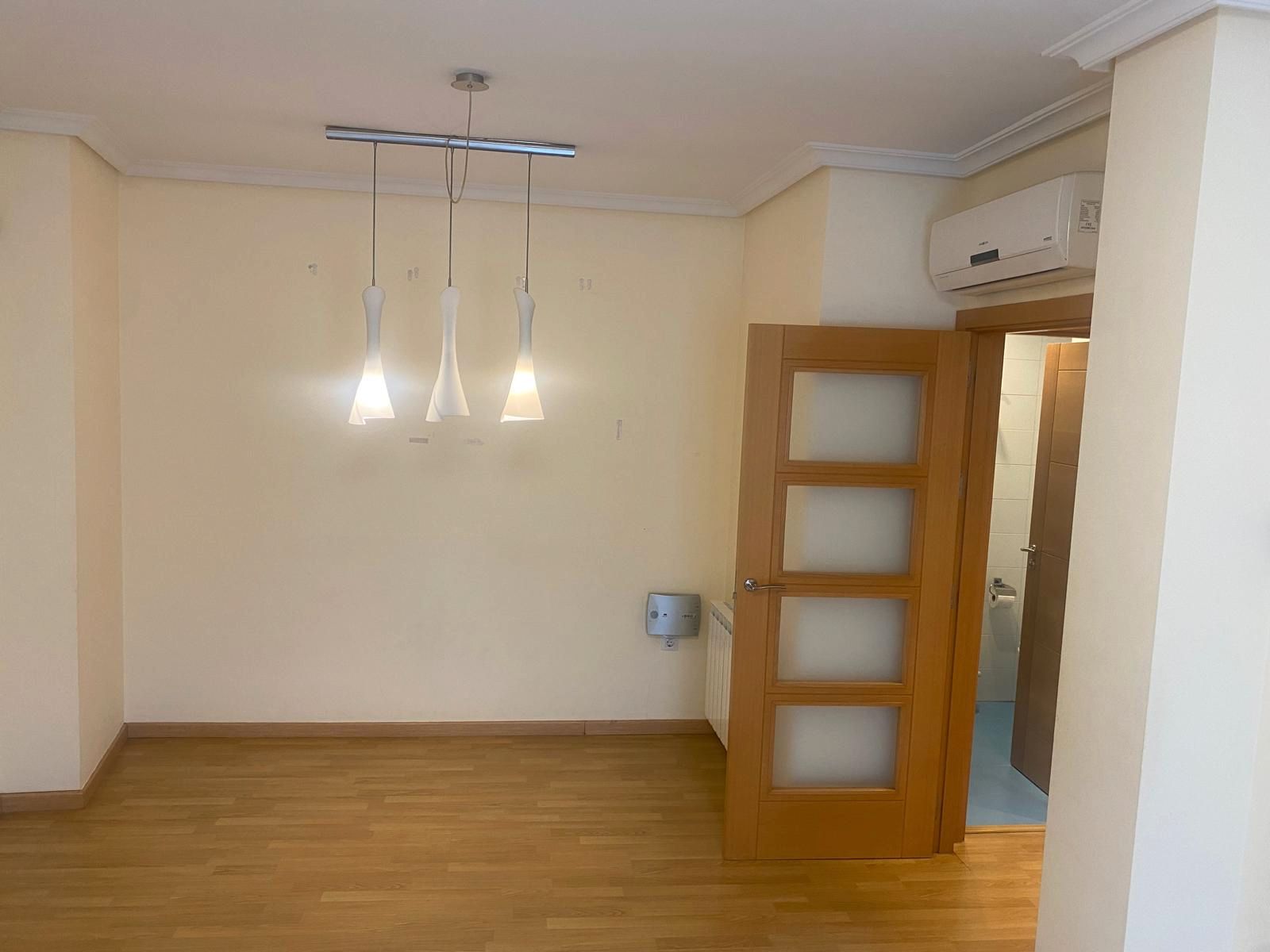 Dormitori de Àtic en venda en Ciudad Real Capital amb Calefacció, Parquet i Terrassa