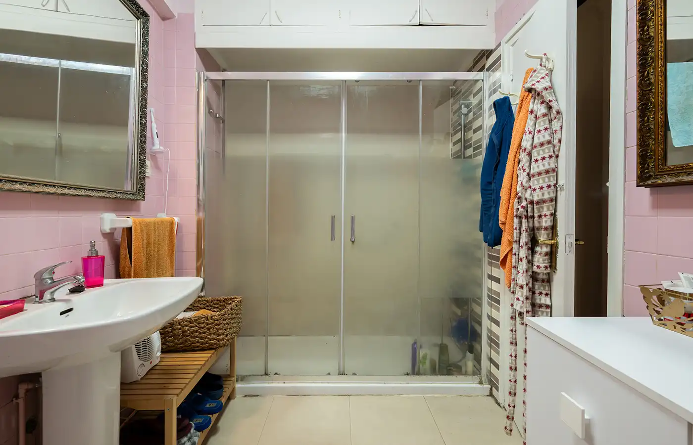 Badezimmer von Wohnung zum Verkauf in A Coruña Capital  mit Parkett, Möbliert und Ofen
