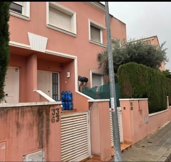 Exterior view of Detached homes for sale in El Vendrell  with Community pool