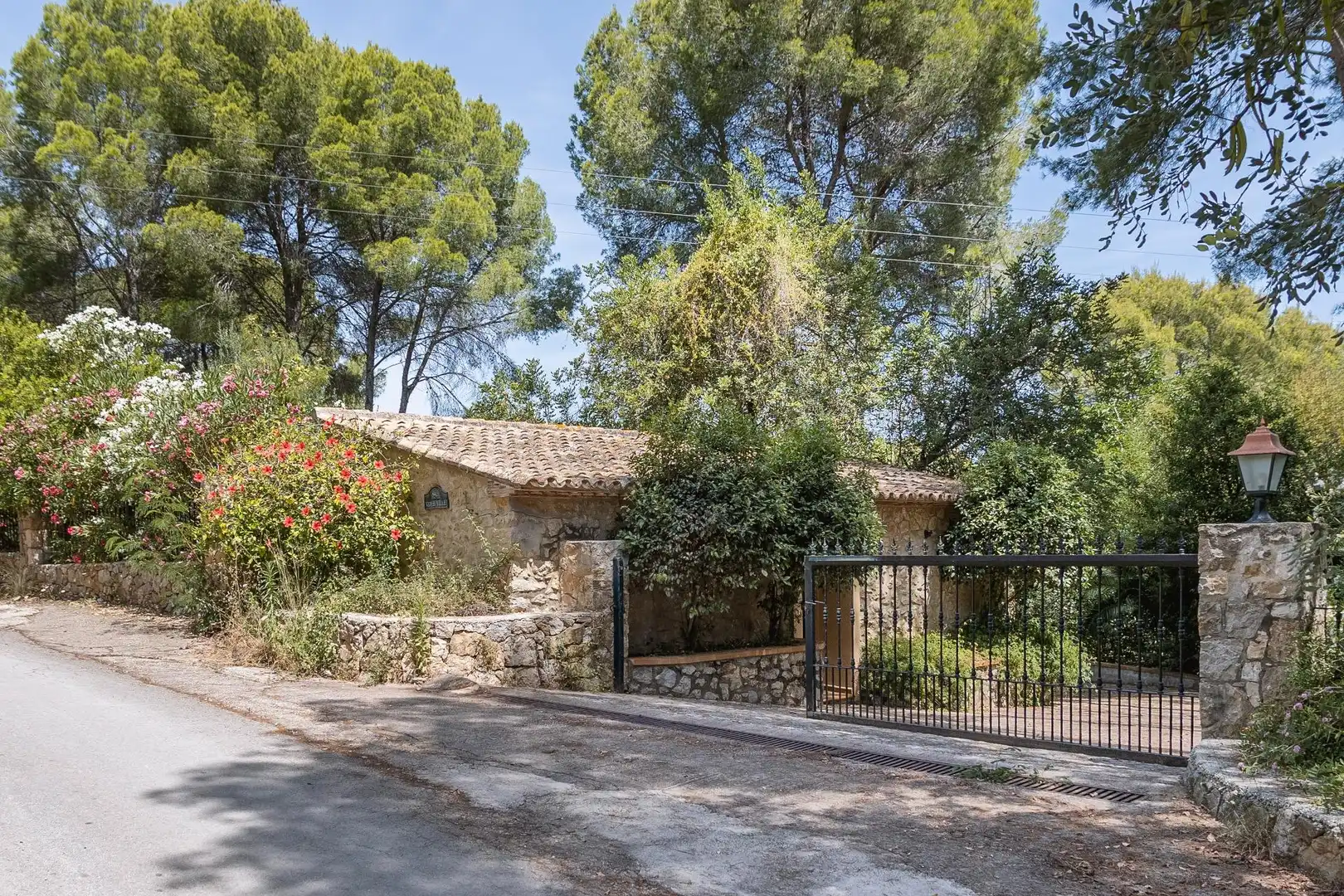 Vista exterior de Casa o xalet en venda en Pedreguer amb Aire condicionat, Calefacció i Jardí privat