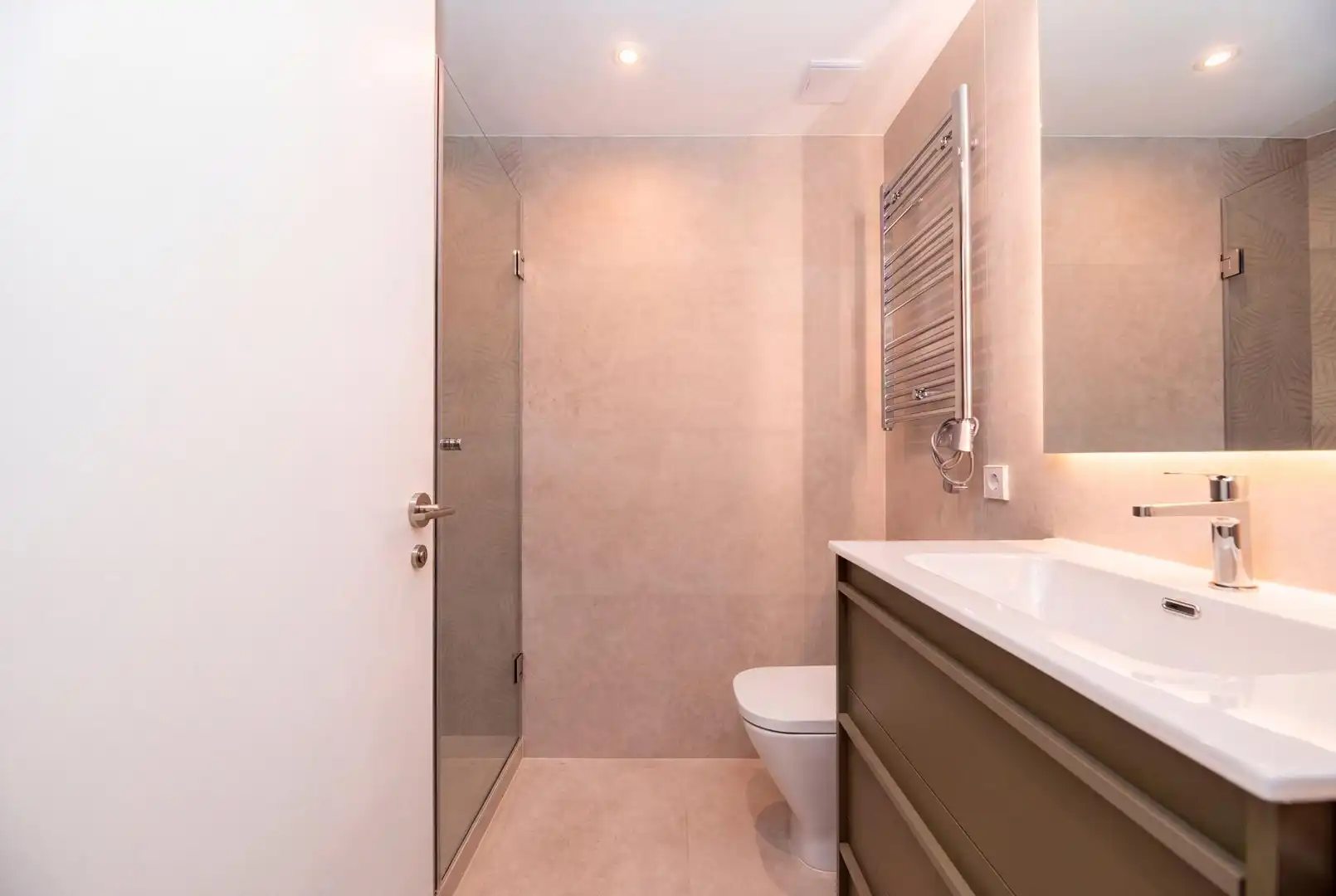 Baño de Estudio de alquiler en Madrid con Aire acondicionado y Calefacción