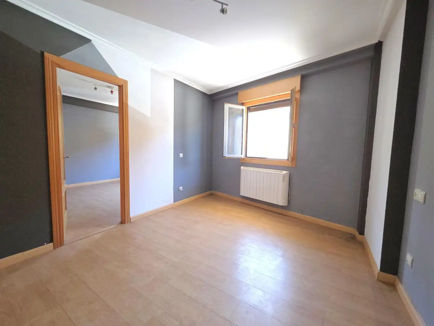 Dormitori de Apartament en venda en Aller amb Calefacció