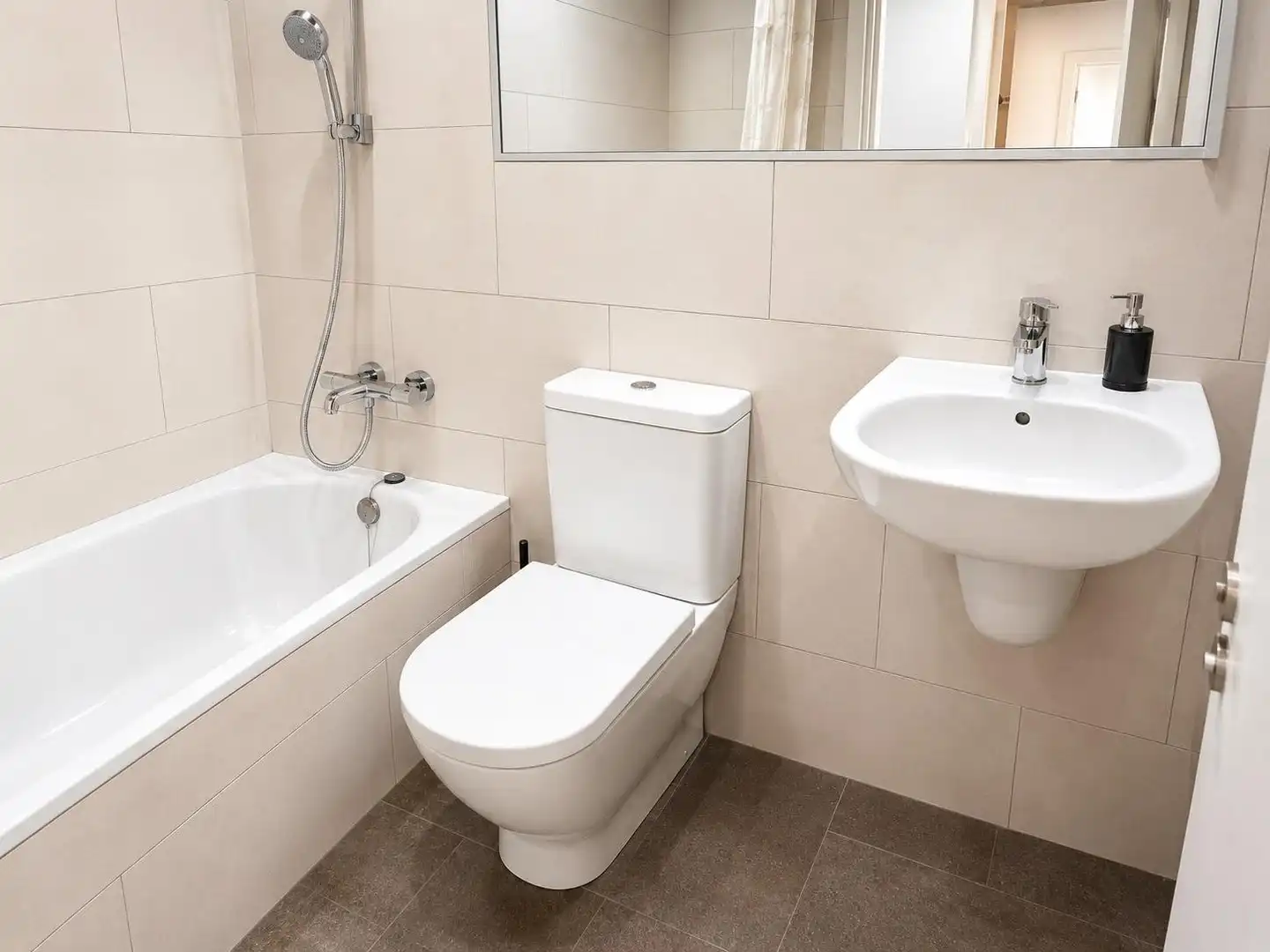 Bathroom of Attic for rent in Badalona  with Air Conditioner, Heating and Parquet flooring
