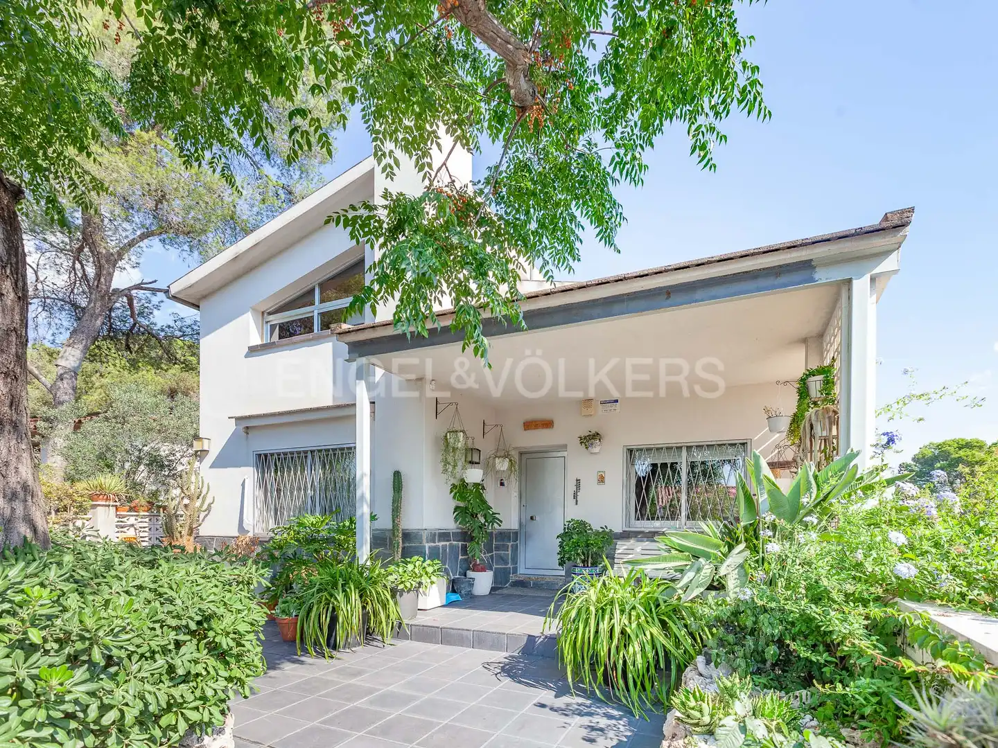 Exterior view of Houses for sale in Sant Cugat del Vallès  with Air Conditioner, Heating and Private garden
