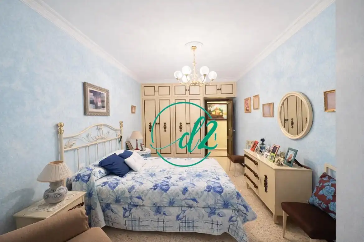 Habitación de Piso de alquiler en Ourense Capital  con Calefacción, Trastero y Amueblado