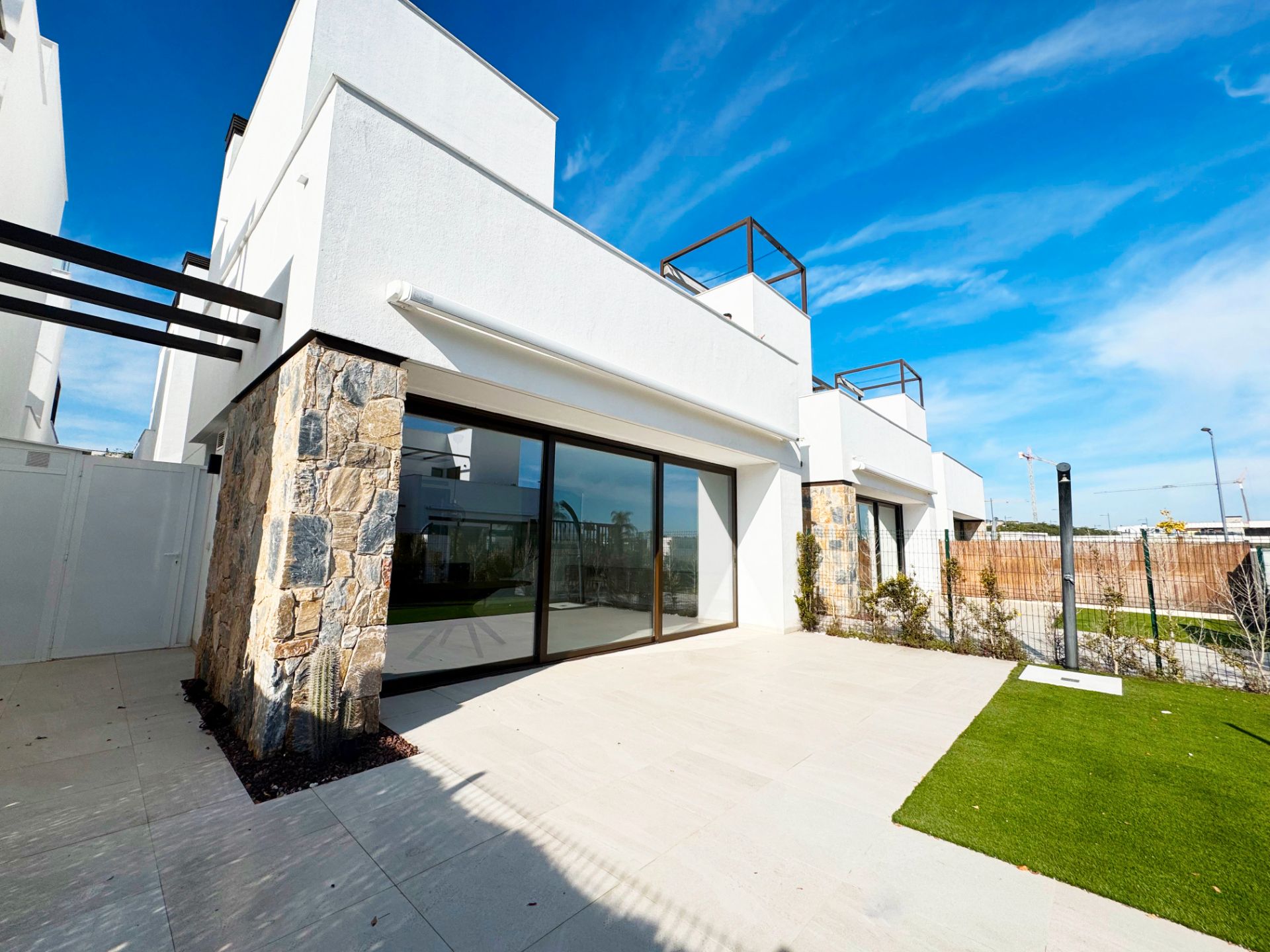 Vista exterior de Casa adosada en venda en Torre-Pacheco amb Aire condicionat, Calefacció i Jardí privat