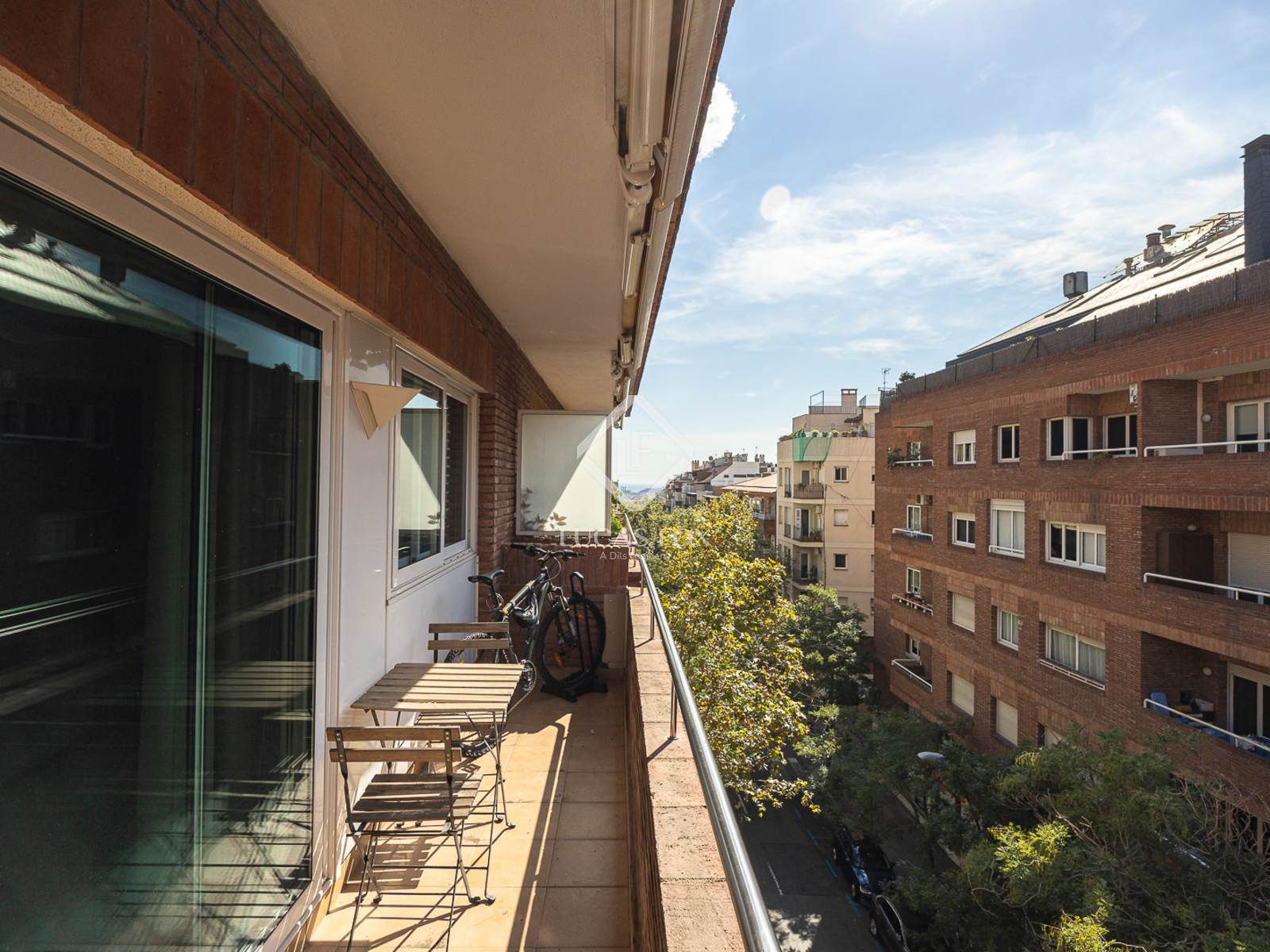 Vista exterior de Àtic en venda en  Barcelona Capital amb Aire condicionat, Terrassa i Balcó