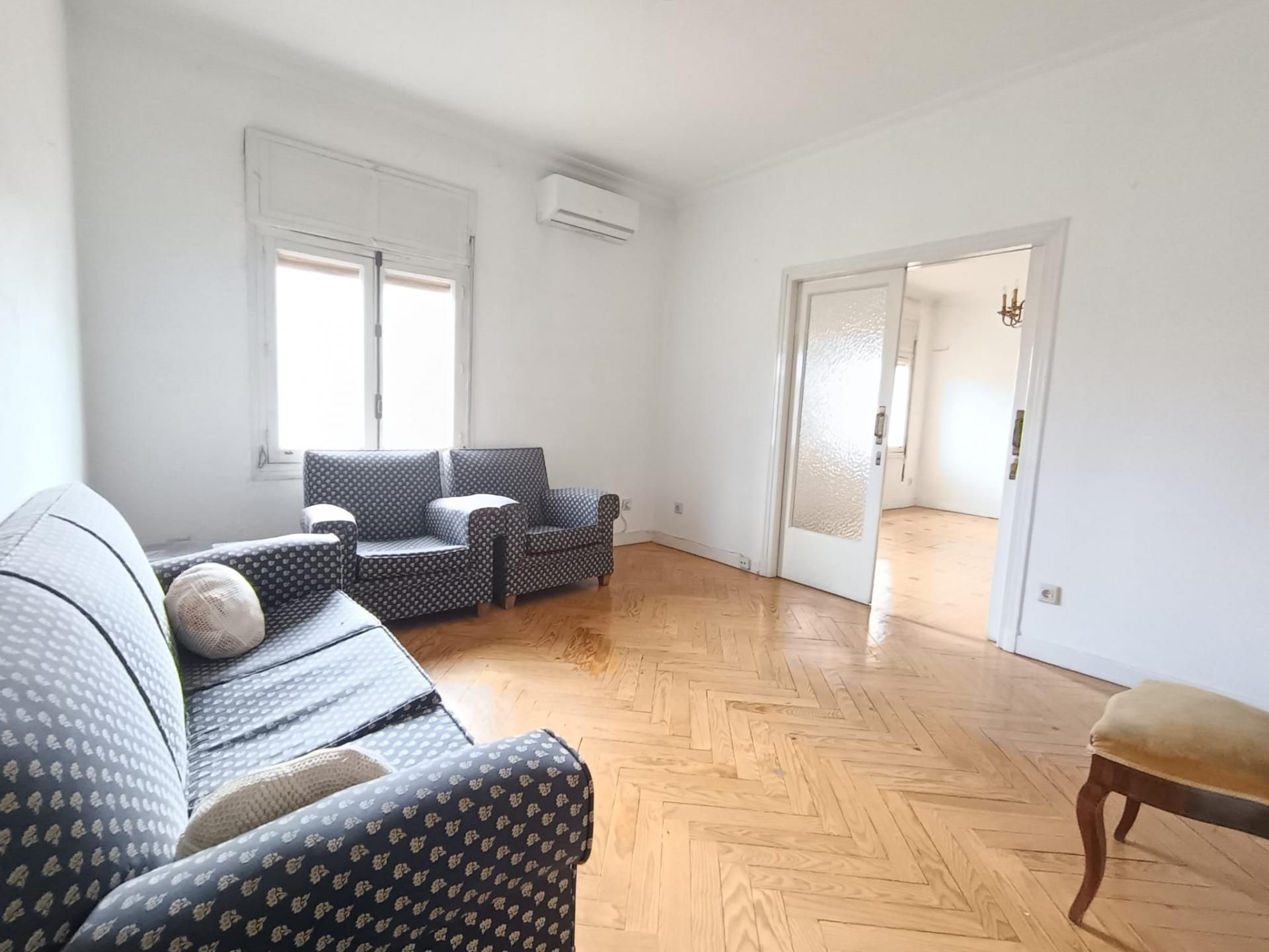 Sala de estar de Apartamento en venta en  Madrid Capital