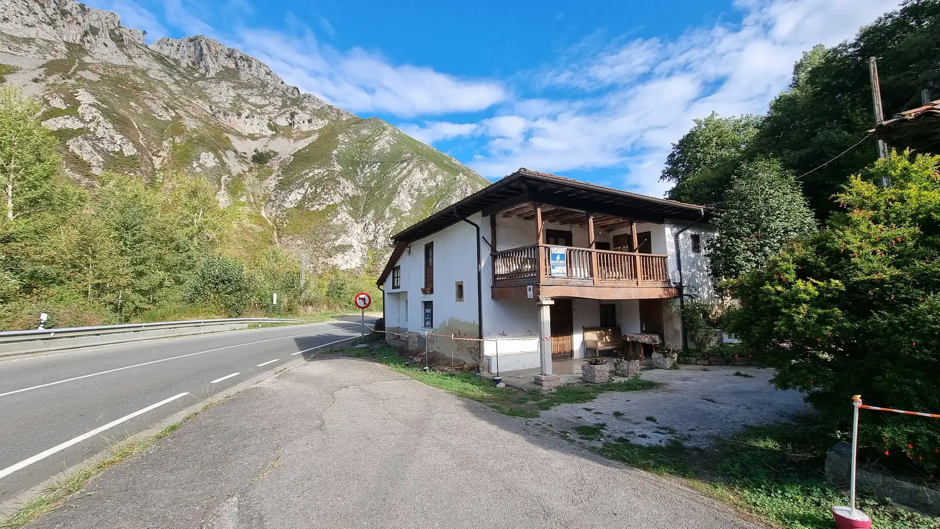 Vista exterior de Casa adosada en venta en Amieva con Calefacción, Jardín privado y Terraza