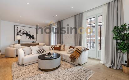 Sala d'estar de Pis en venda en  Madrid Capital amb Aire condicionat, Calefacció i Parquet