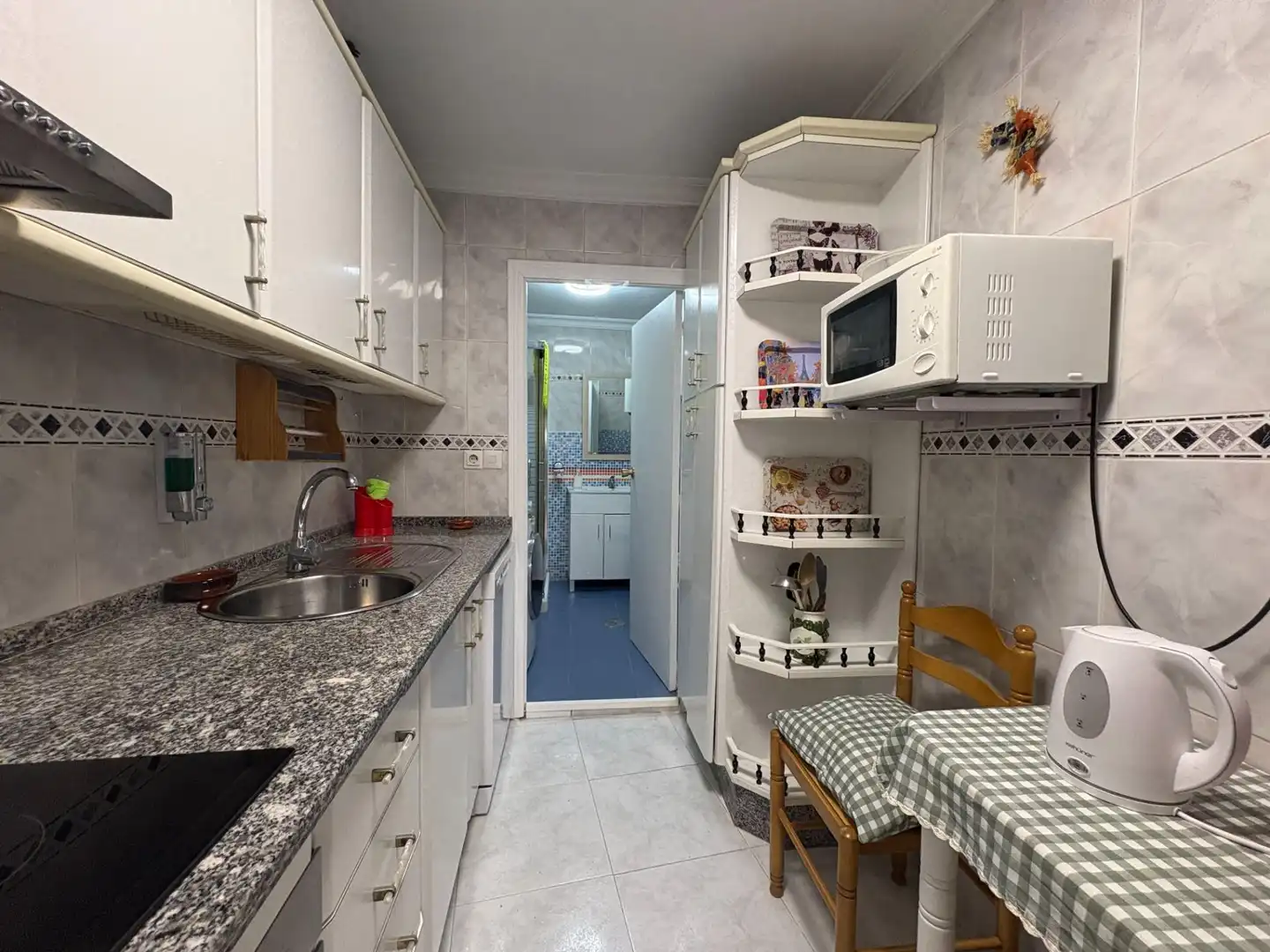 Cuina de Casa adosada en venda en Ardales amb Jardí privat, Terrassa i Moblat