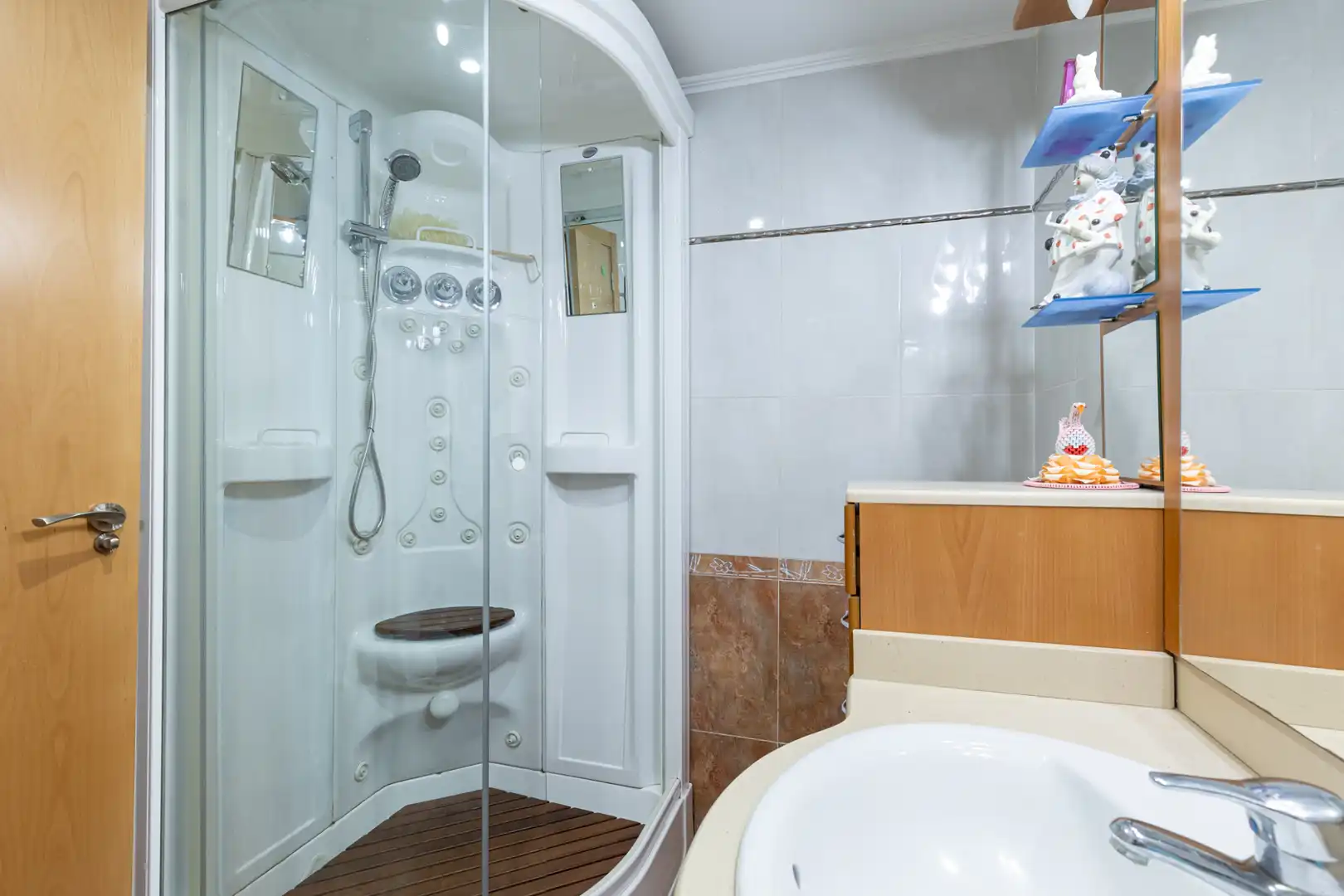 Bathroom of Flat for sale in Terrassa  with Air Conditioner, Heating and Terrace