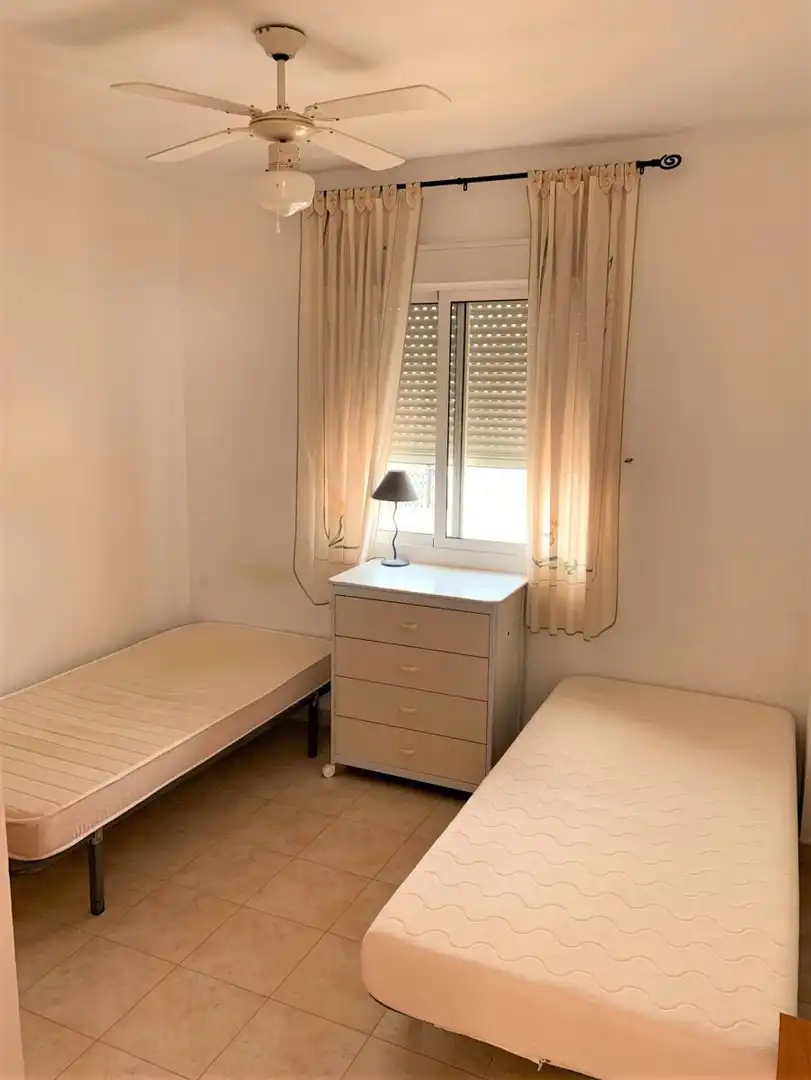 Habitación de Apartamento de alquiler en Orihuela con Terraza y Piscina comunitaria
