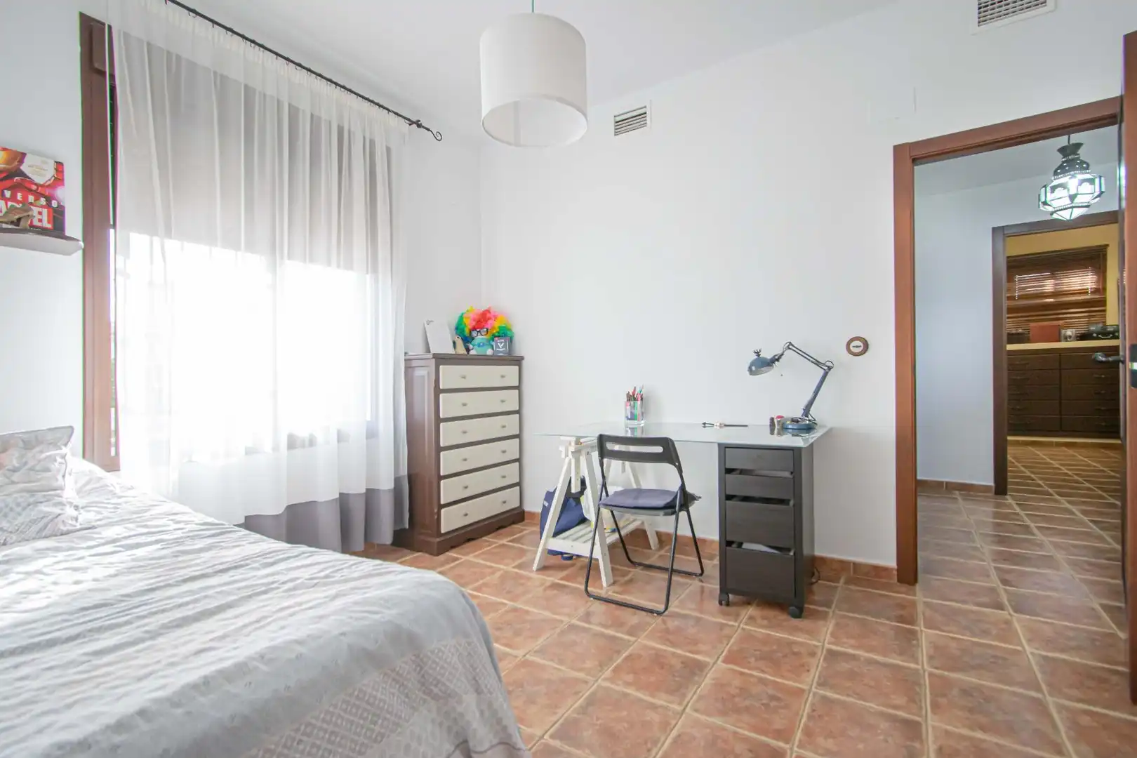 Dormitori de Casa o xalet en venda en Alcalá de Guadaira amb Aire condicionat, Jardí privat i Piscina