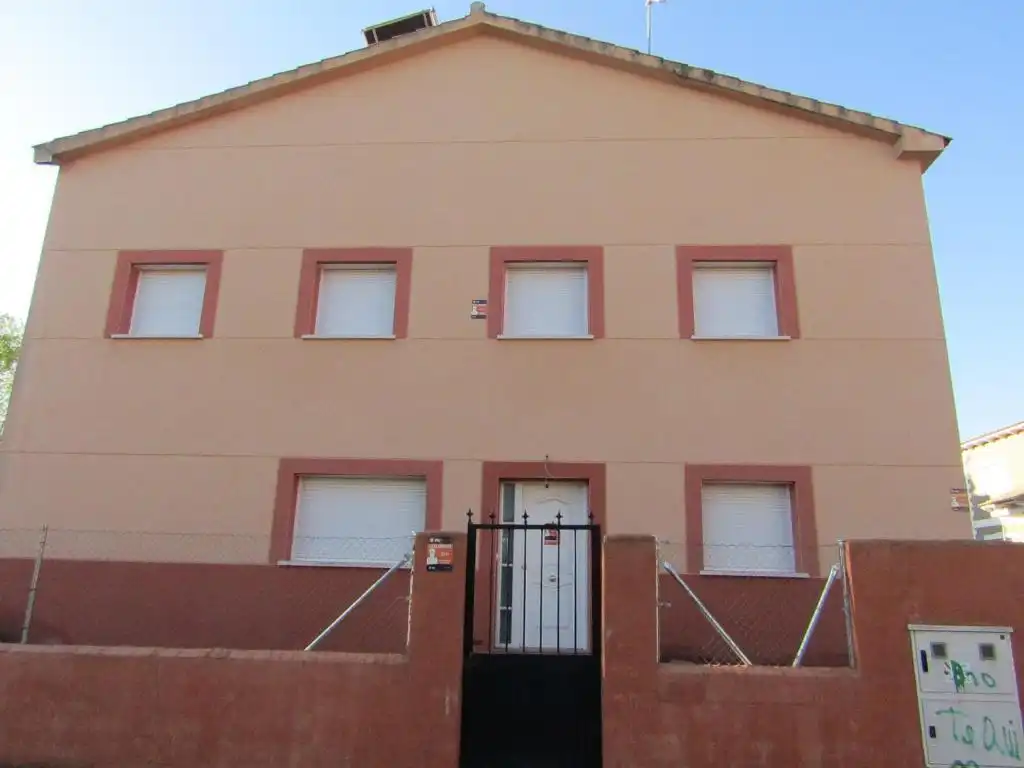 Vista exterior de Casa adosada en venta en Belmonte de Tajo
