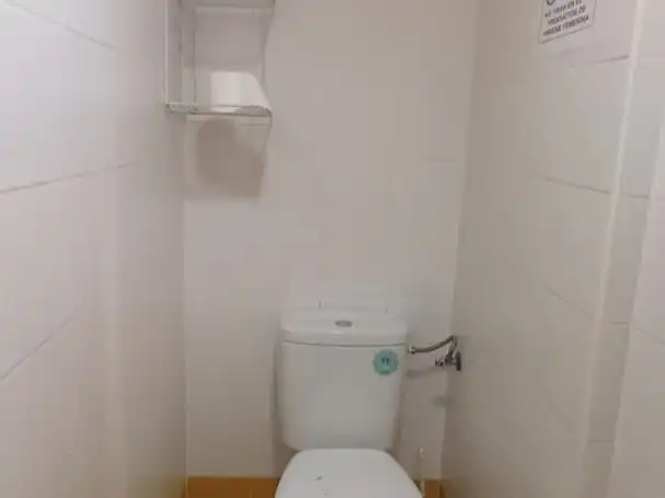 Bany de Oficina de lloguer en Tres Cantos amb Aire condicionat, Calefacció i Alarma