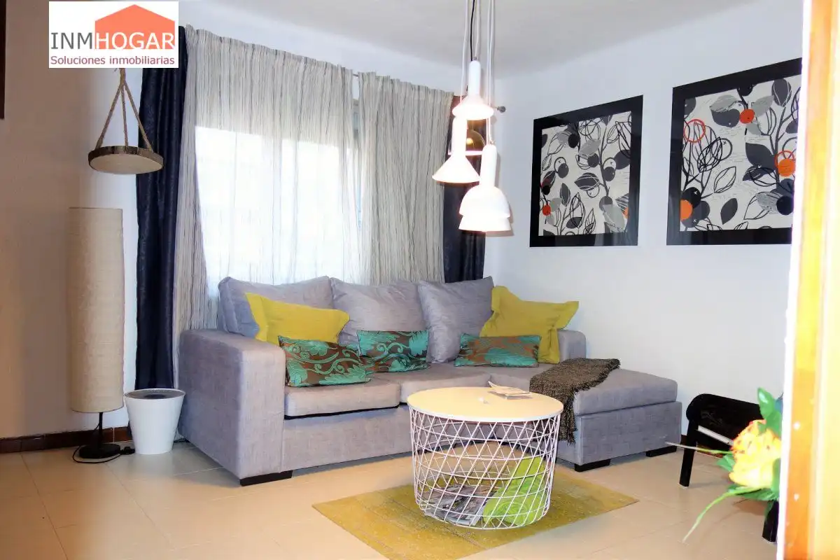 Sala d'estar de Pis en venda en Ávila Capital amb Calefacció, Terrassa i Moblat