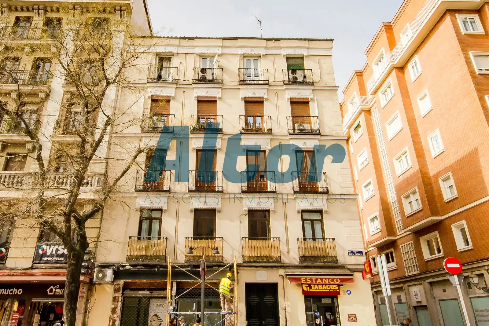 Exterior view of Premises for sale in  Madrid Capital