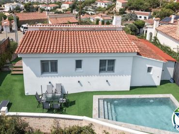 Casa con piscina in vendita a Carrer Còrdova