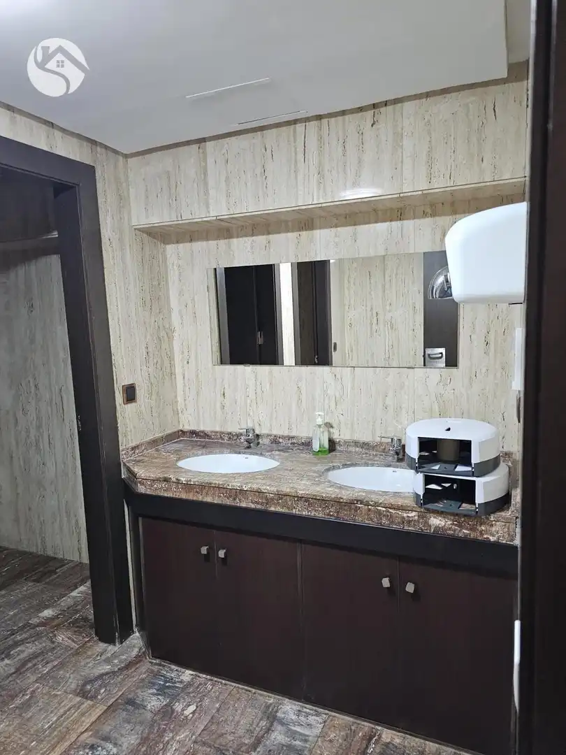 Bathroom of Commercial properties for sale in Cuenca  with Air Conditioner