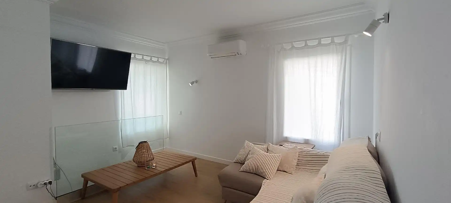 Wohnzimmer von Erdgeschoss zur Miete in Santa Margalida mit Klimaanlage, Heizung und Privatgarten