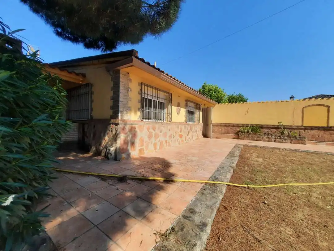 Vista exterior de Casa o chalet en venta en Escalona con Calefacción, Jardín privado y Terraza