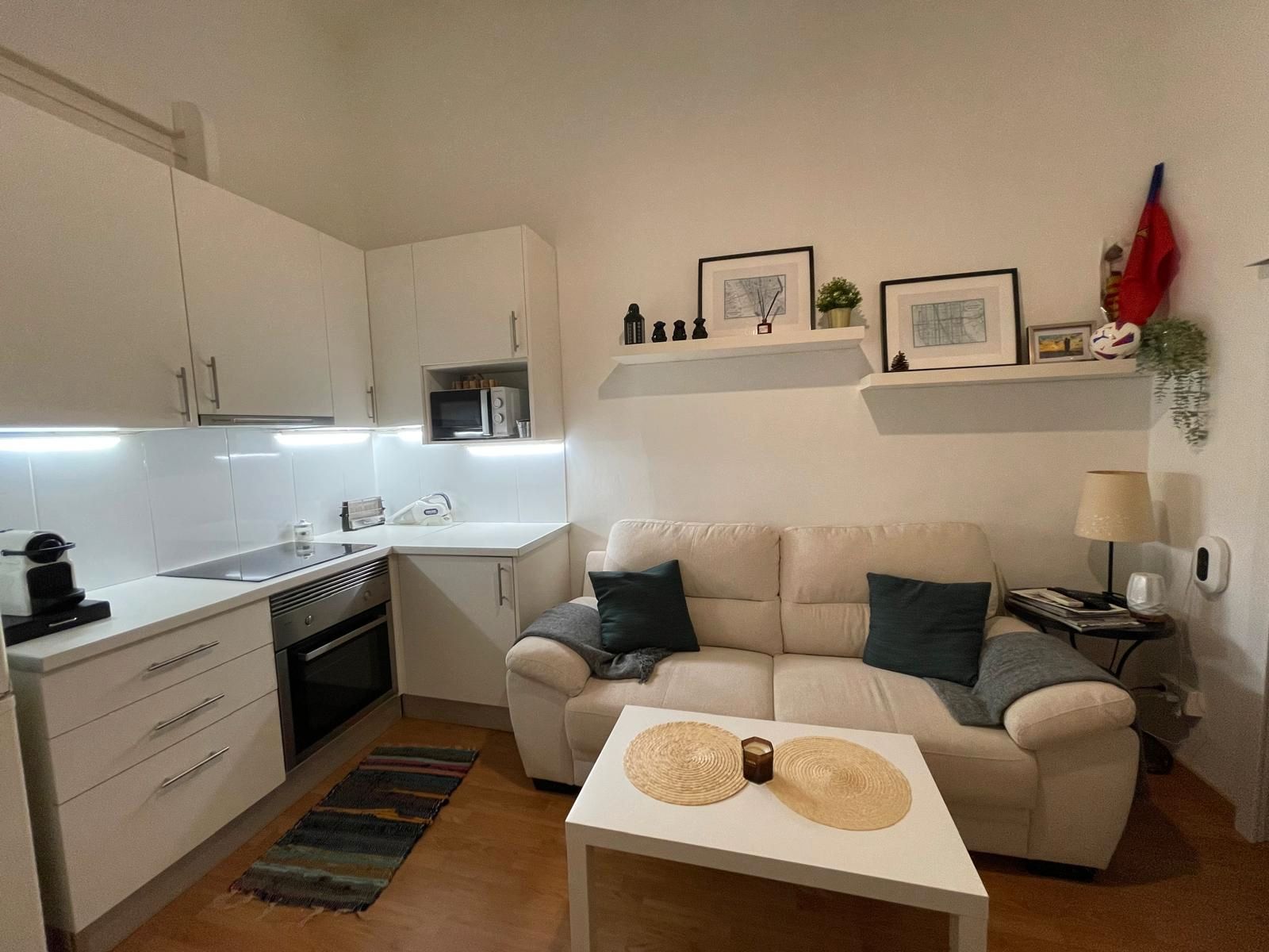 Living room of Flat for sale in  Barcelona Capital  with Parquet flooring and Oven