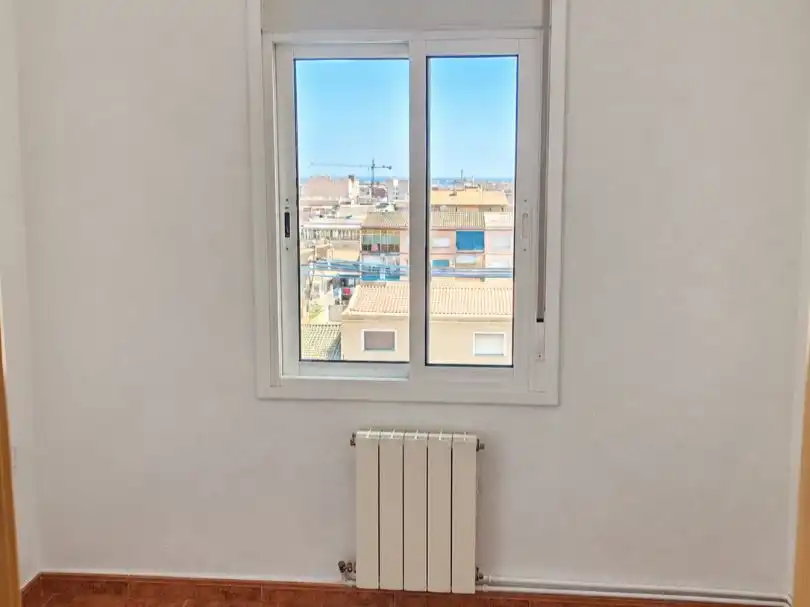 Dormitori de Pis en venda en Sant Boi de Llobregat amb Aire condicionat, Terrassa i Balcó