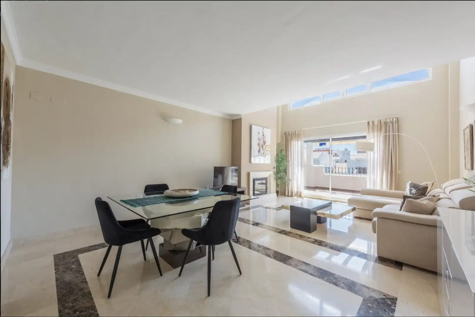 Wohnzimmer von Maisonette zum Verkauf in Marbella mit Terrasse, Möbliert und Gemeinschaftspool