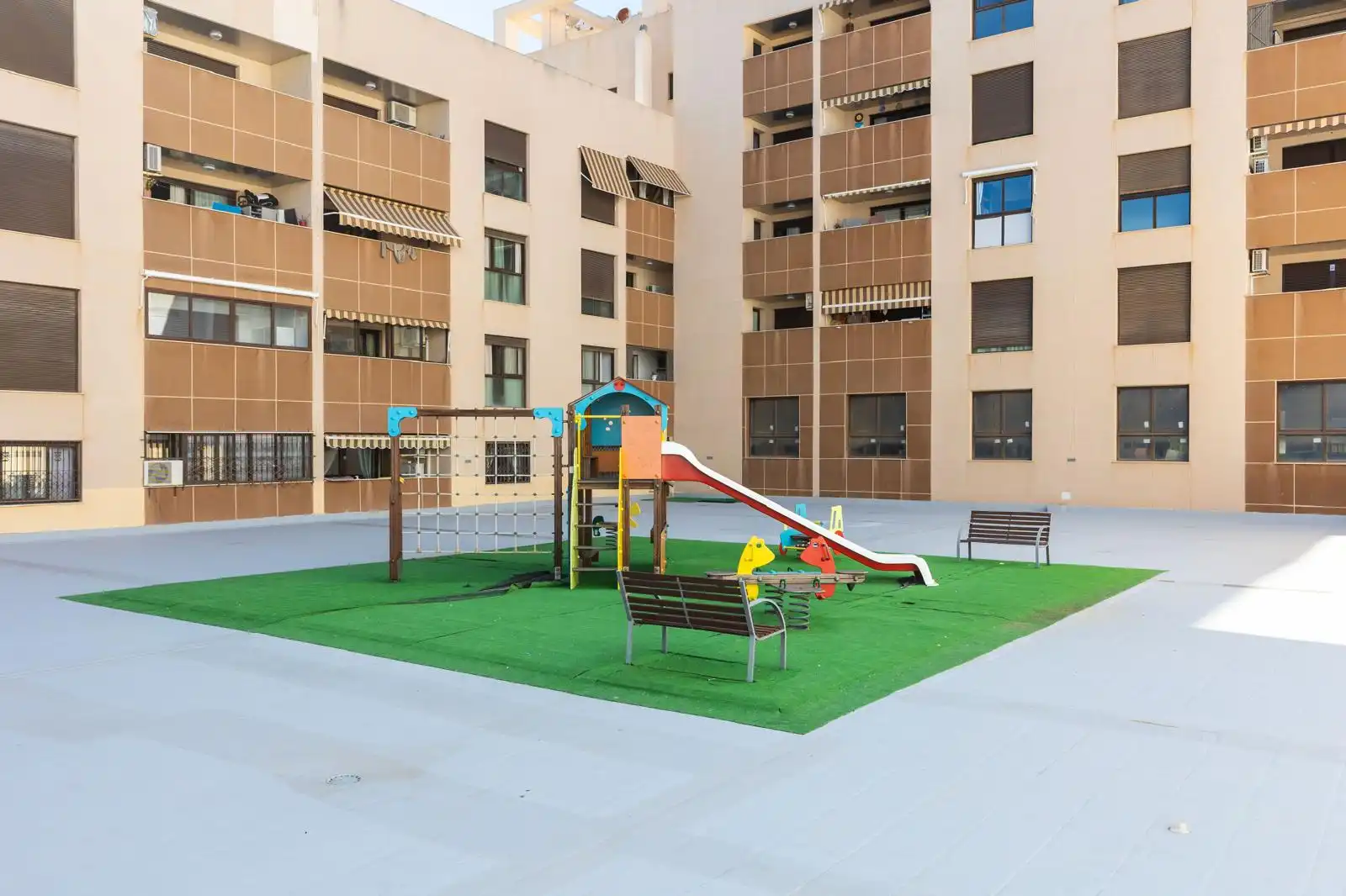 Terrasse von Wohnung zum Verkauf in Torrevieja mit Klimaanlage, Heizung und Terrasse