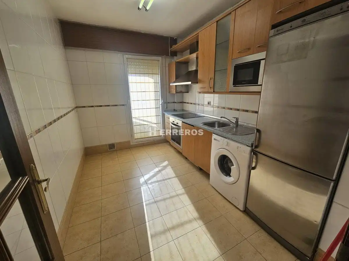 Cocina de Piso en venta en  Logroño con Calefacción, Parquet y Trastero