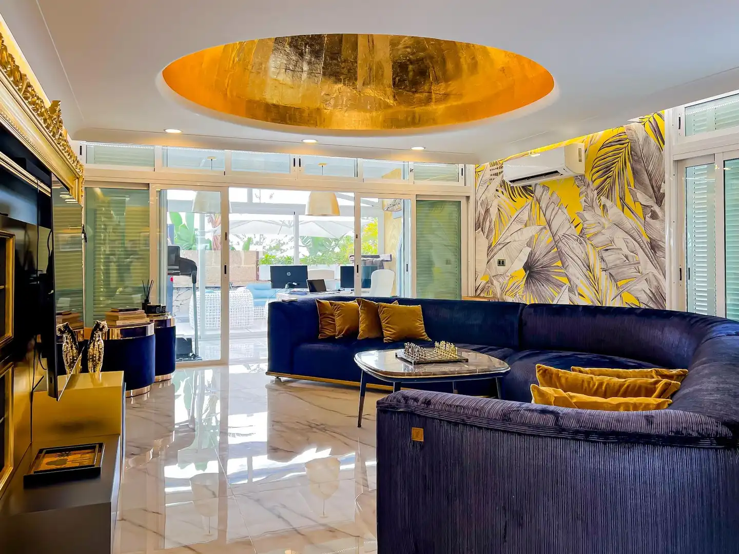 Sala d'estar de Casa o xalet en venda en Adeje amb Aire condicionat, Jardí privat i Terrassa