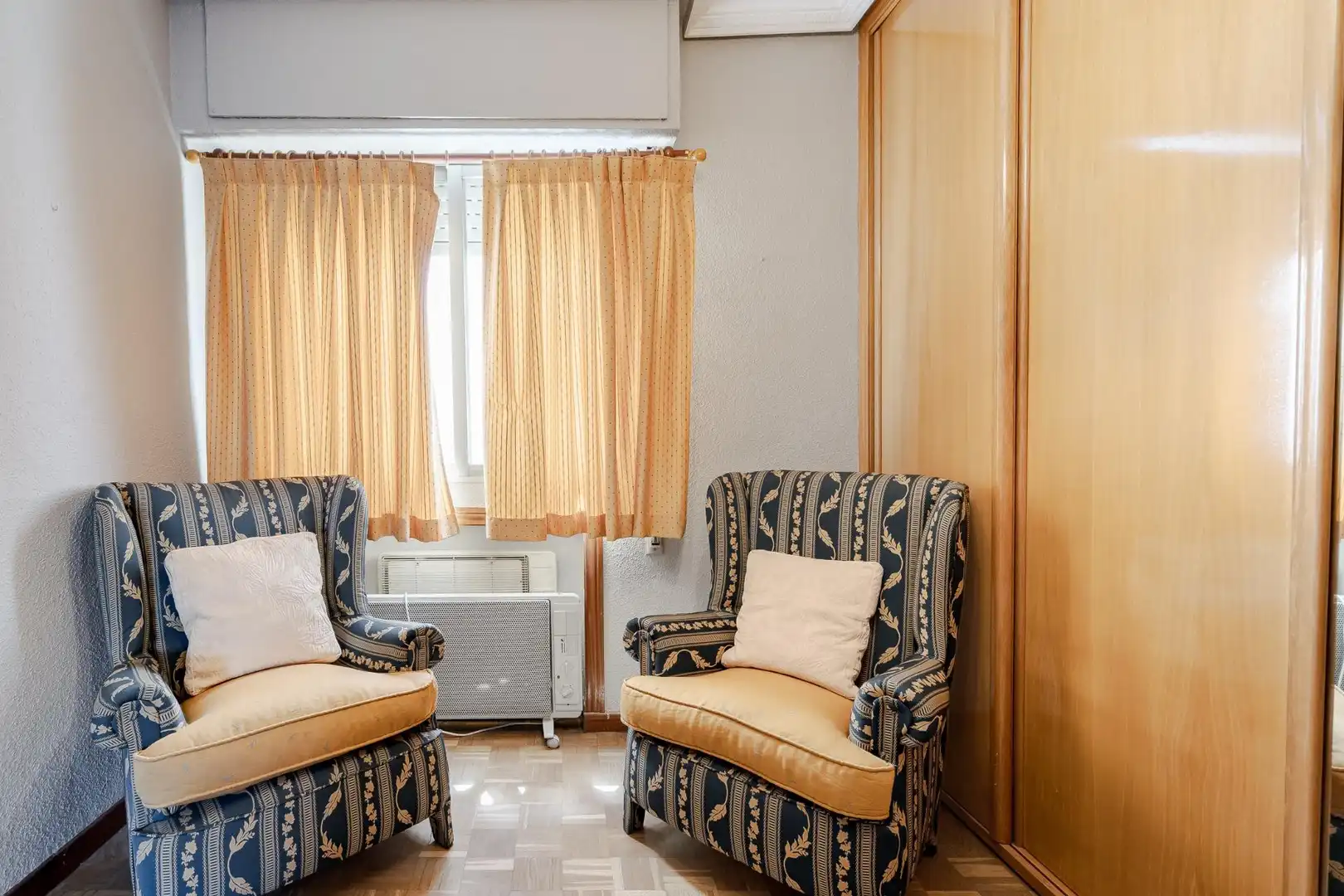 Living room of Flat for sale in Alcalá de Henares  with Heating, Terrace and Furnished