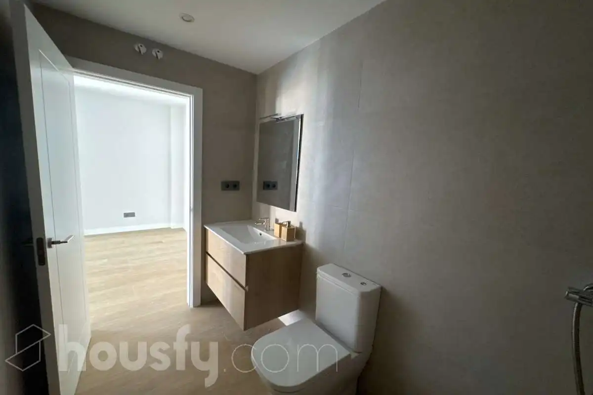 Badezimmer von Wohnung zur Miete in Madrid mit Klimaanlage, Heizung und Abstellraum