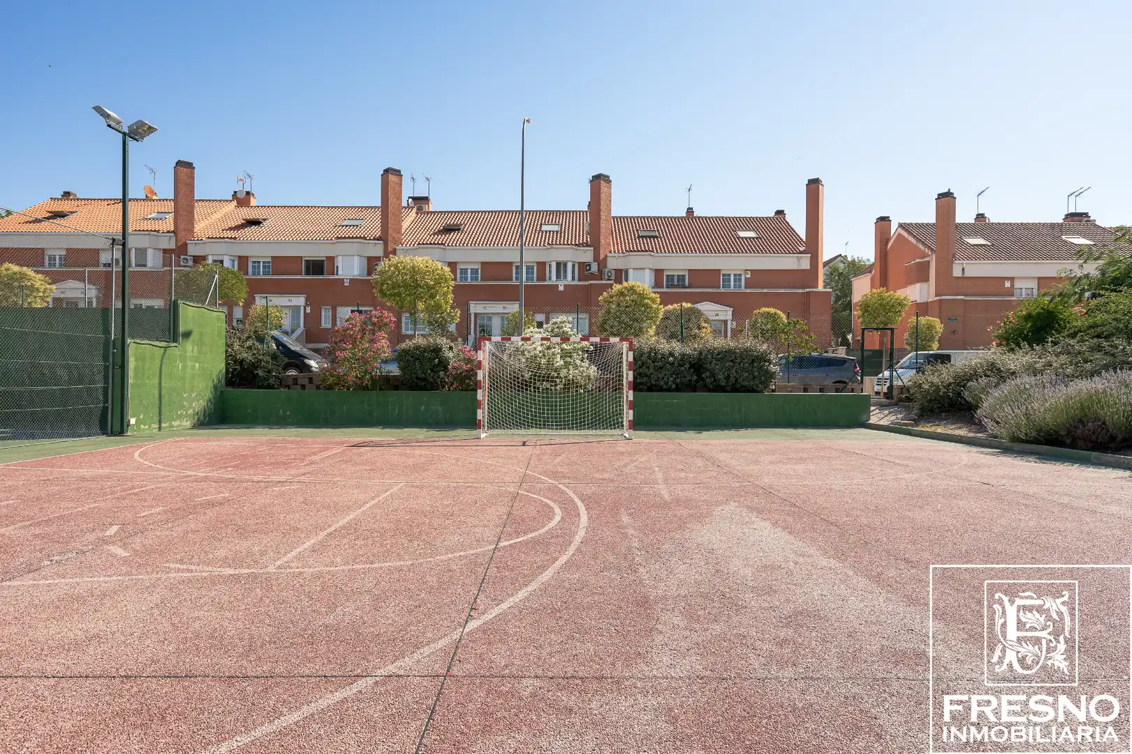 Vista exterior de Casa adosada en venda en Cobeña amb Aire condicionat, Calefacció i Jardí privat